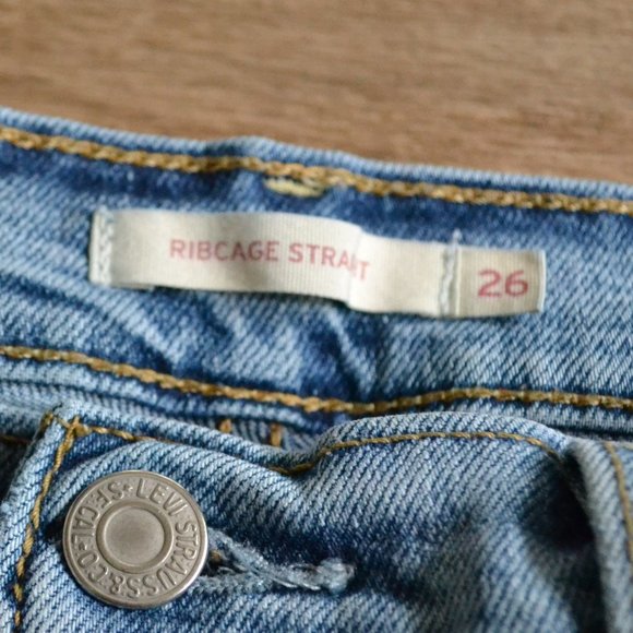 Levi's Ribcage Straight High Waisted Light Wash Jean Size 26 Waist - Picture 5 of 8